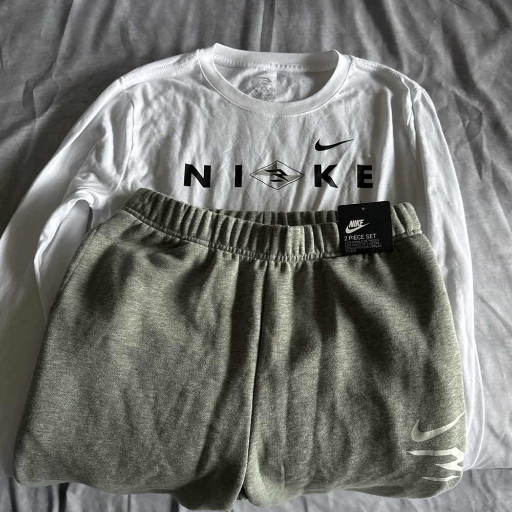 Nike White and Gray Matching Set Sporty Casual